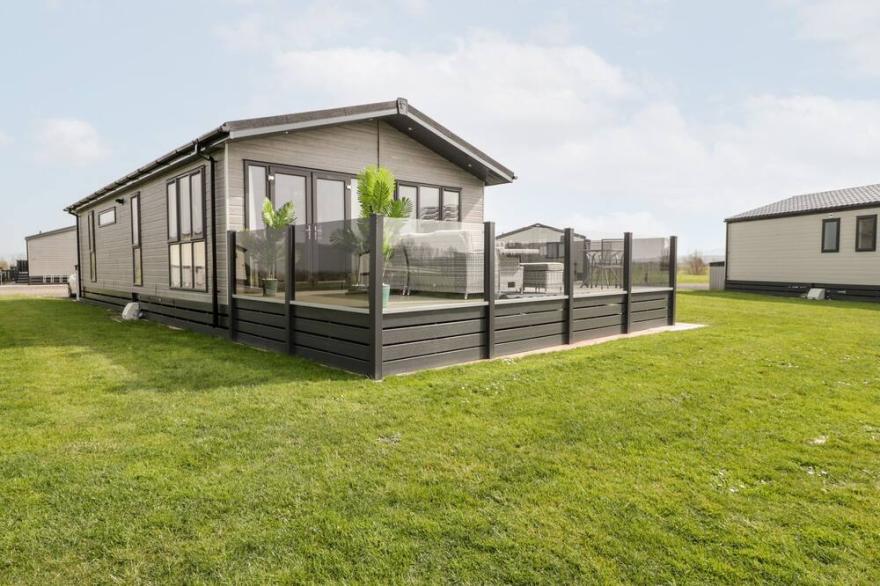 SUMMERDOWN, family friendly, country holiday cottage in Brean