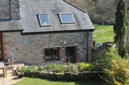 MILLERS CROFT, romantic, with a garden in Yealmpton, South Devon