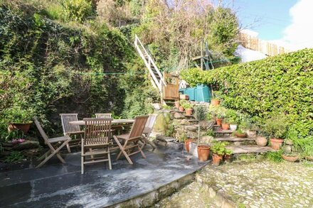 WIDGEONS KEEL, pet friendly, character holiday cottage in Flushing