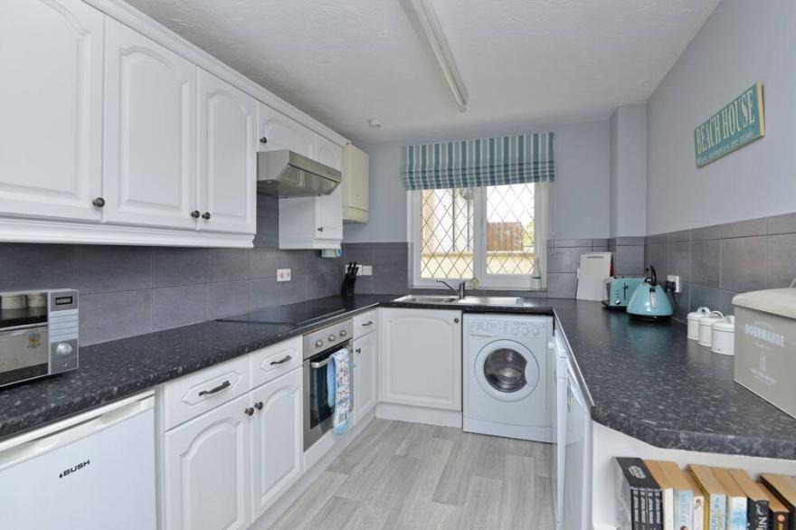 THE BEACH HOUSE, pet friendly, character holiday cottage in Beer