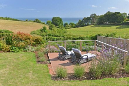 THE BOAT SHED, pet friendly, character holiday cottage in Beer