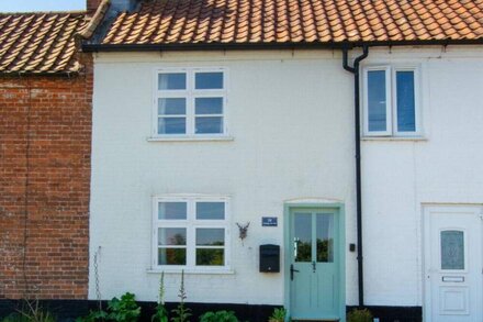 Sky Cottage - One Bedroom House, Sleeps 2