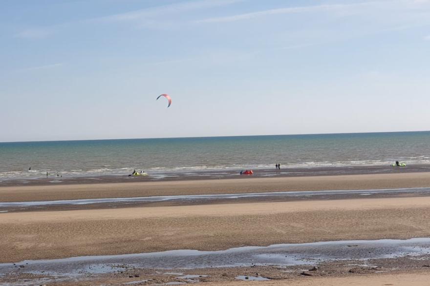 A modern 3 double bedroom house in Camber, Rye near the sand dunes & beach.