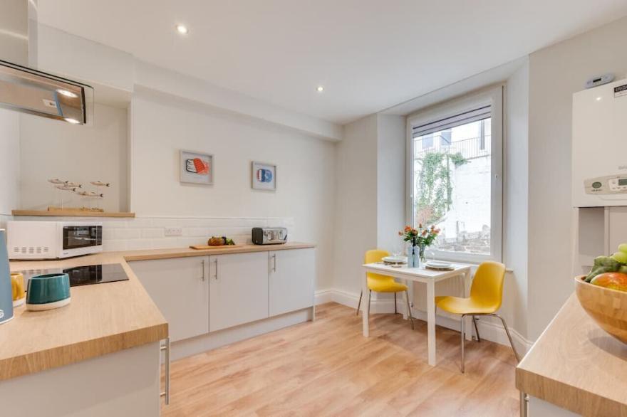 Sea Holly, Looe - One Bedroom Apartment, Sleeps 2