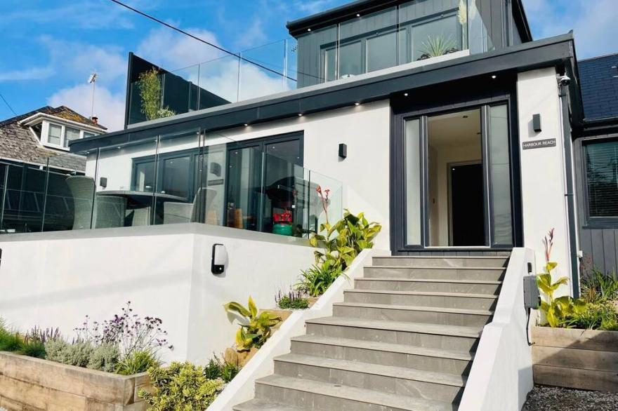 Captivating 5-Bed House in Porthleven