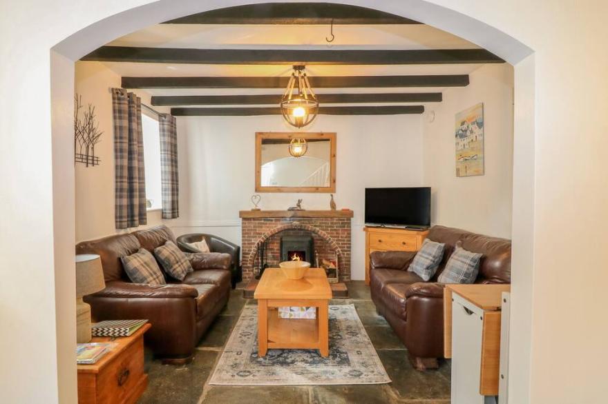 THE GRANARY, pet friendly, country holiday cottage in St Breward