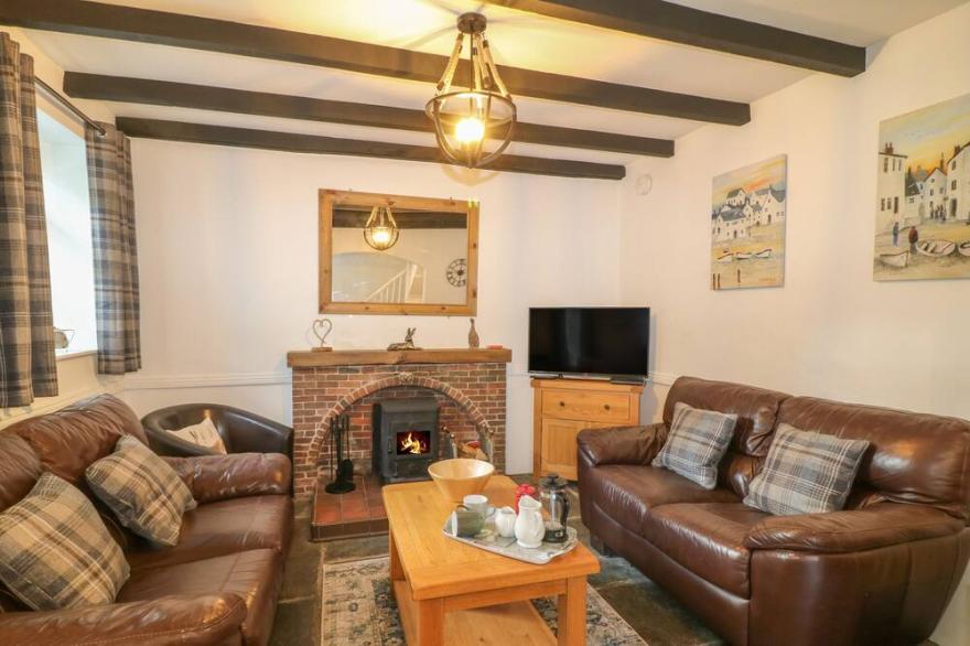 THE GRANARY, pet friendly, country holiday cottage in St Breward