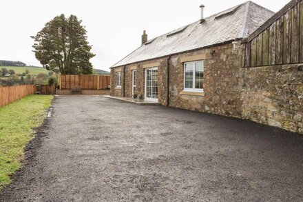 THE OLD BYRE, pet friendly, with open fire in Jedburgh