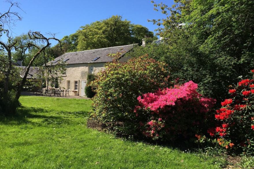 Holly Cottage, perfect west coast location