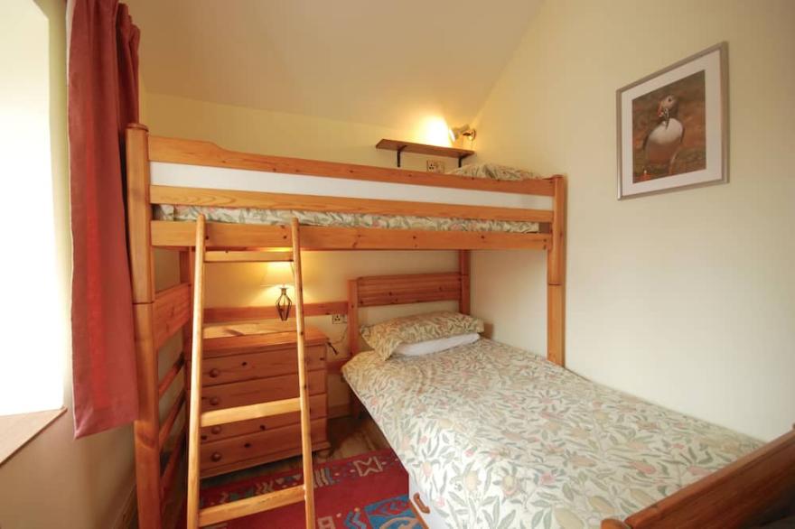 Holly Cottage, perfect west coast location