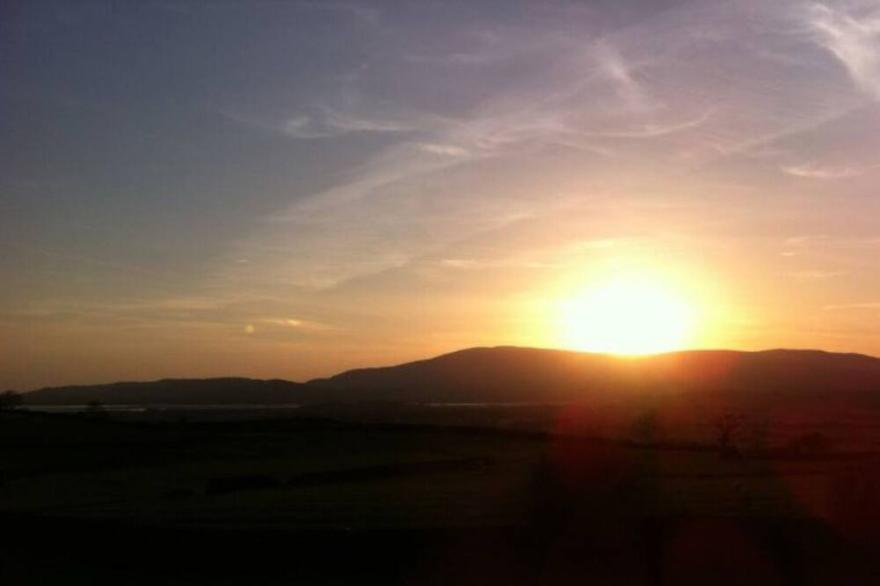 Carbon neutral, luxury eco barn conversion with stunning sea/mountain viewsviews