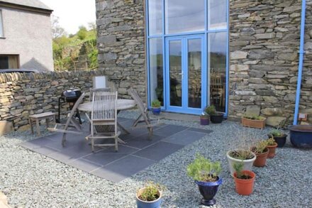 Carbon neutral, luxury eco barn conversion with stunning sea/mountain viewsviews