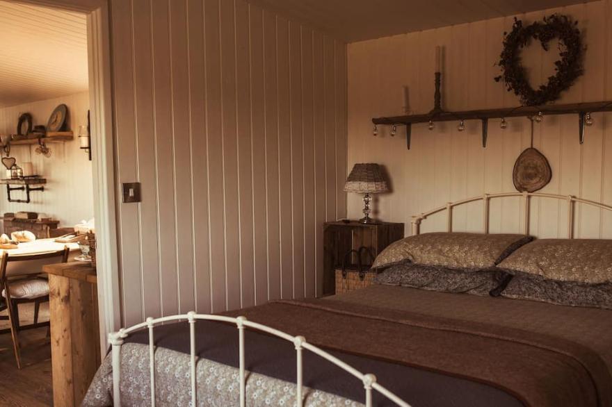 2 Bedroom Accommodation In Mochdre, Near Newtown