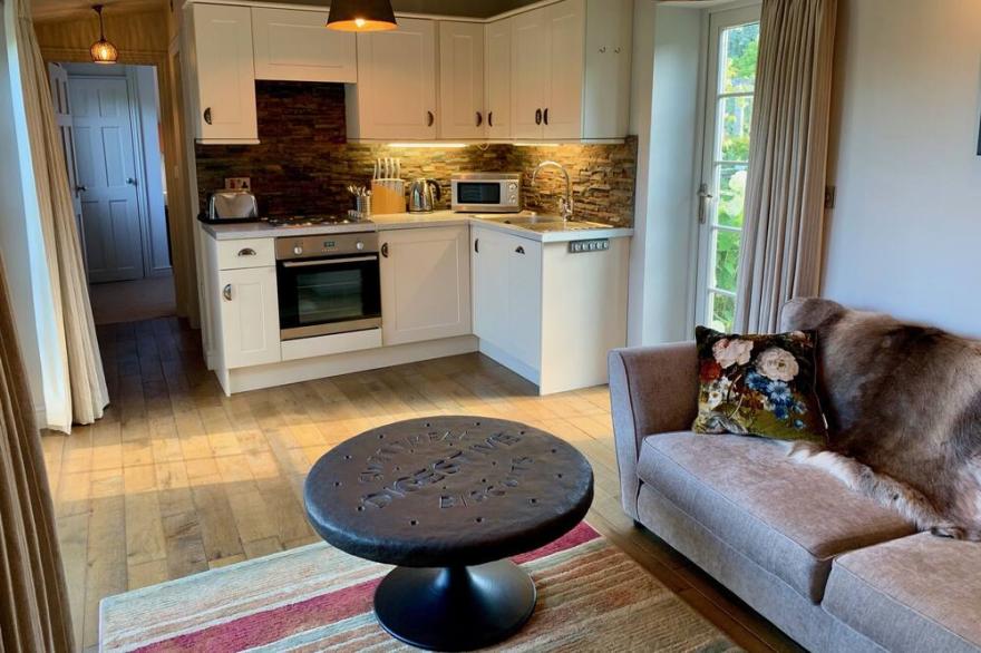 A beautiful, boutique annexe, situated in a peaceful courtyard (pets welcome).
