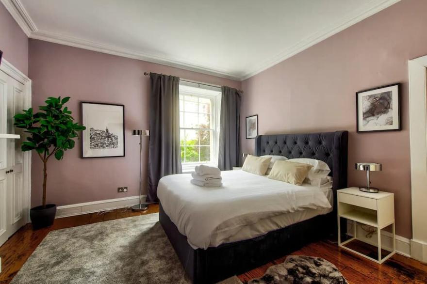 Bright And Airy 3 Bedroom Apartment In Stockbridge Edinburgh
