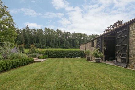 BARN OWL COTTAGE, romantic, character holiday cottage in East Knoyle