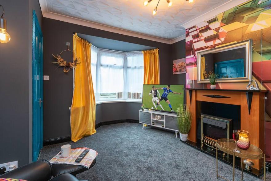 J's FrEsH Newly RefurB 2 Bedroom Garden Parking