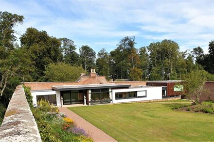 Leuchie Walled Garden Luxury mid-Century holiday home that sleeps 12,