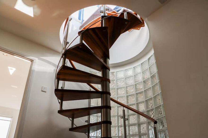 Fabulous Penthouse in E1 with roof top garden