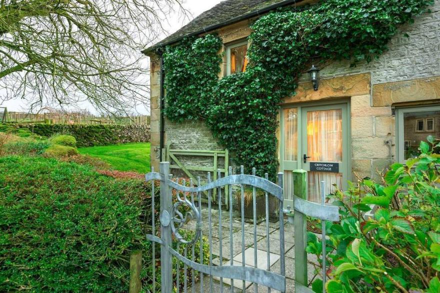 Beautiful Peak District Country Cottage Sleeping Three People