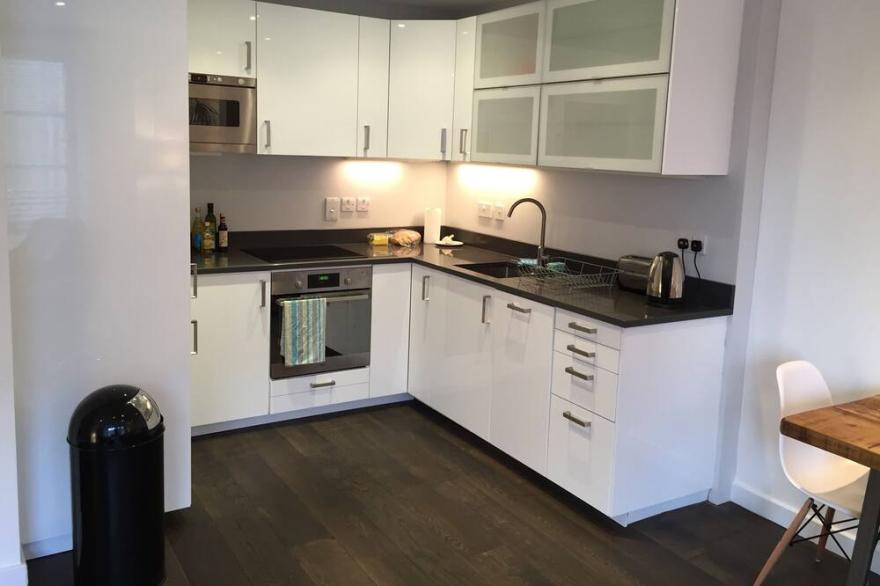 Stunning Duplex in Amazing Central Location by the River Thames
