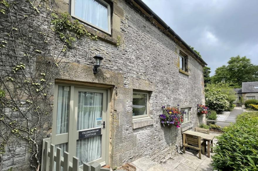 Dog-friendly country cottage for two people