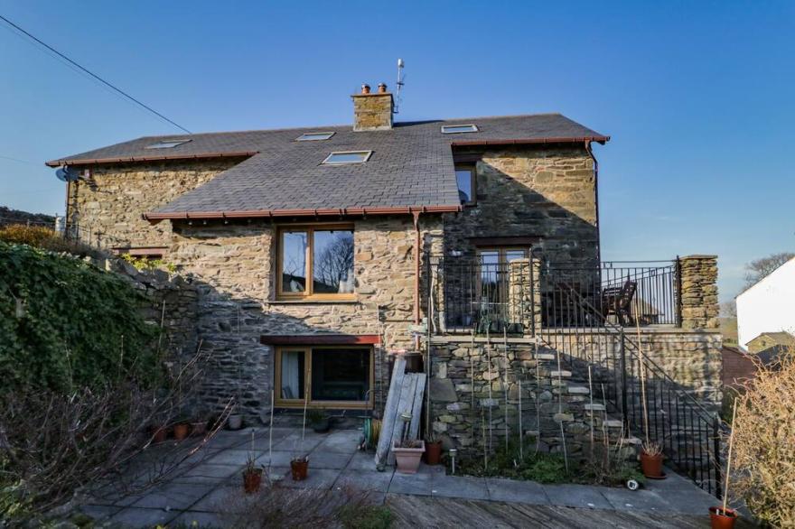 THE OLD ROOKERY, Pet Friendly, Character Holiday Cottage In Ulverston