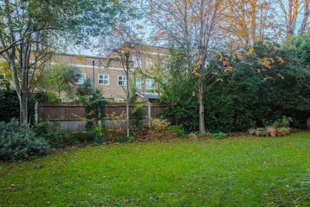 Contemporary 1Bedroom Flat in Camberwell / Oval