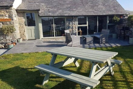 Y Bwthyn -  a cottage one level that sleeps 4 guests  in 2 bedrooms