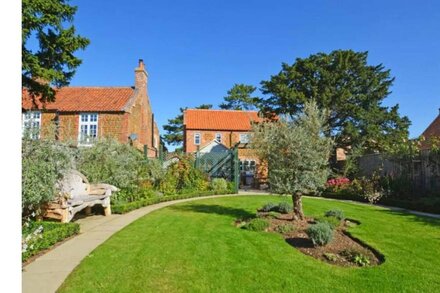 Homely Open Plan Cottage near to Heacham Beach