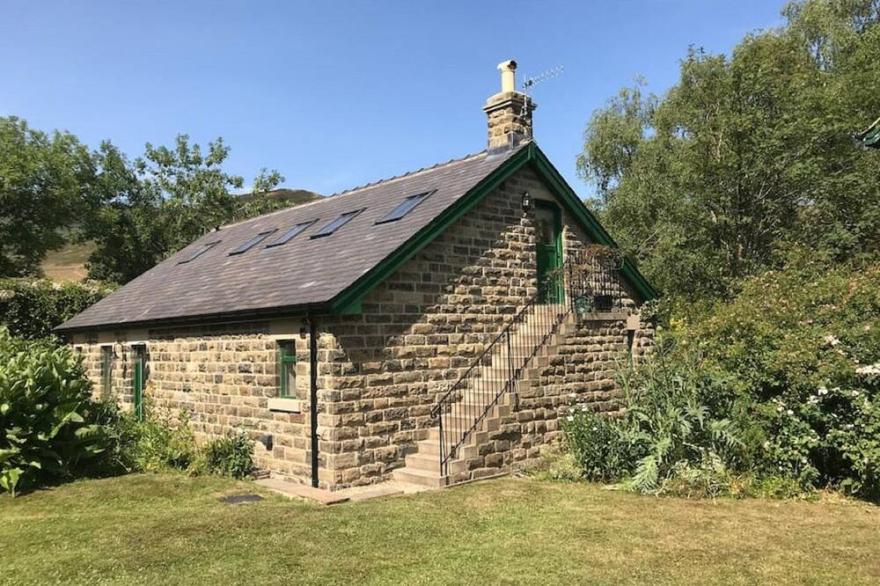 The Old Winery Loft - Light, spacious, stone built Loft Apartment