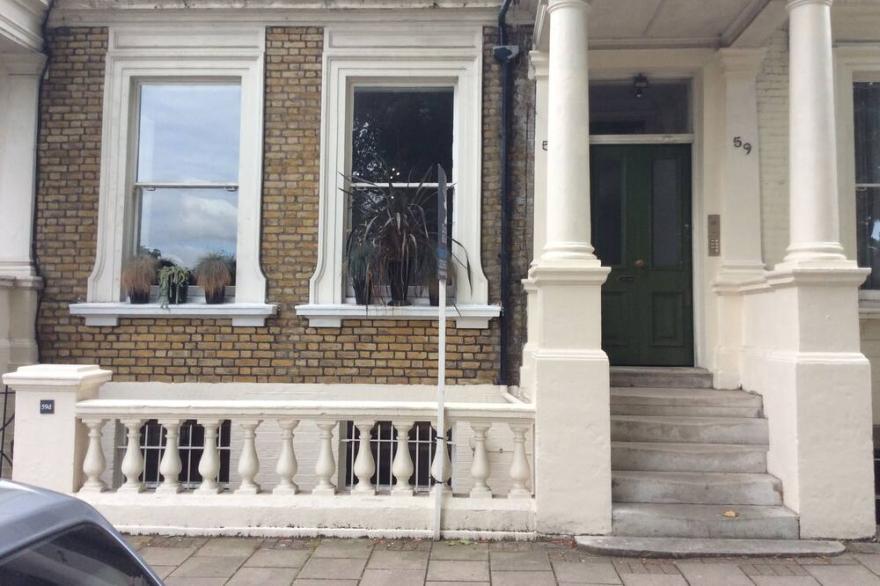 Stunning large flat overlooking Clapham Common London