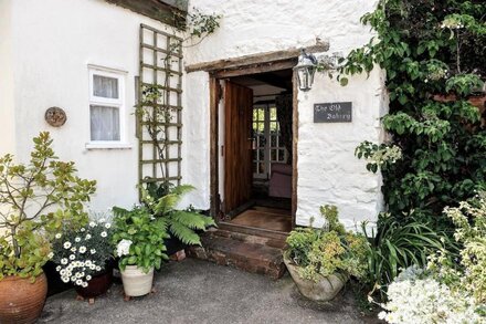 The Old Bakery (Sleeps 4. 2 Bedrooms)