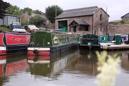 Hay barn cottage at New Mills Marina