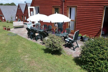 Triangle holiday home by the sea. WiFi, swimming pool, friendly holiday park.