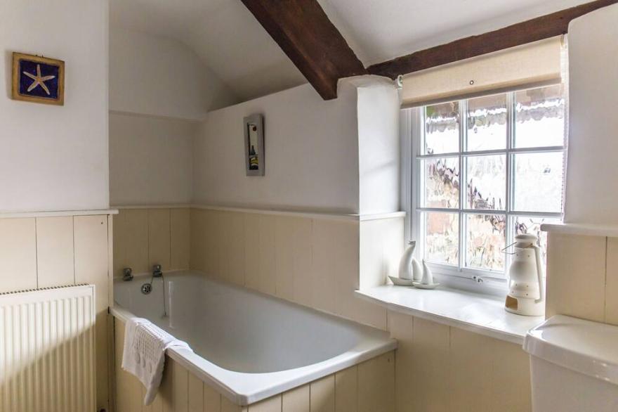 Beamy, country/coastal cottage with wood-burner; child, and dog-friendly