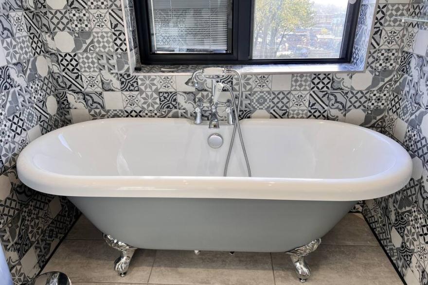 Stylish 3 bed house with Castle views
