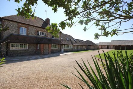 The Loft At Flintstone Cottages Near Chichester Goodwood Sleeps 4/6