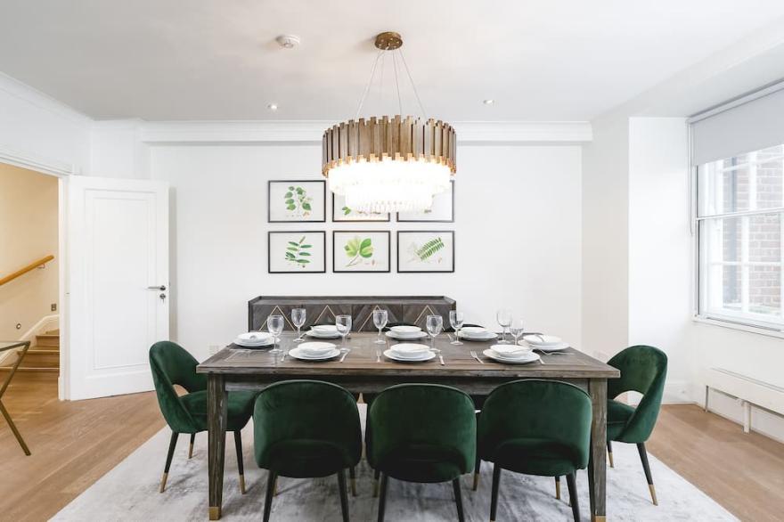 ' Luxury & Spacious 4 Bed 4 Bath Apartment '