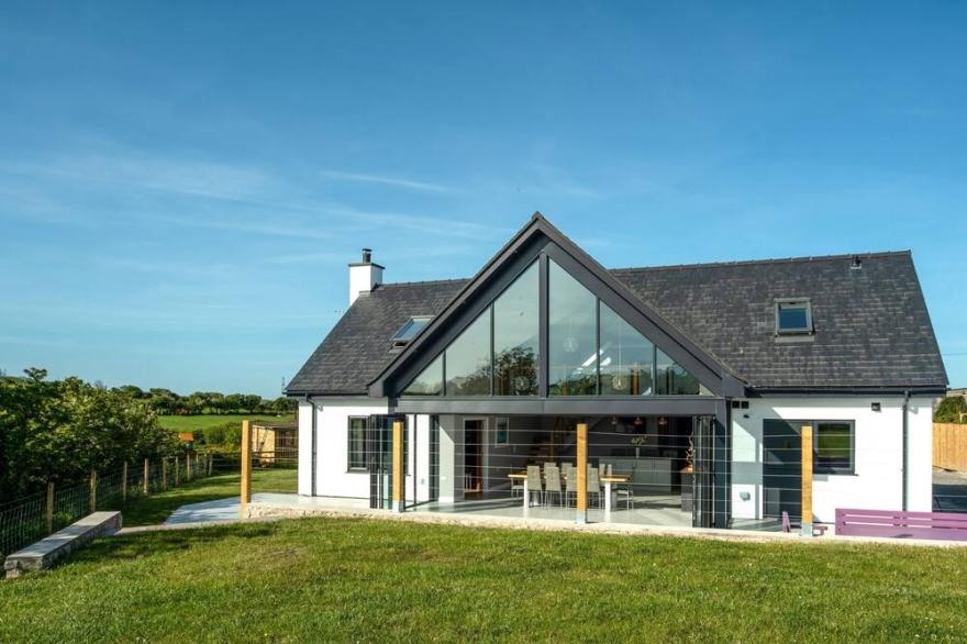Ty Rhos Newydd: Stunning Pet-Friendly, Family Retreat On Anglesey