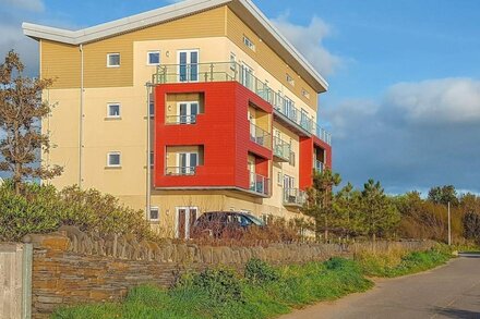 2 bedroom accommodation in Llanelli