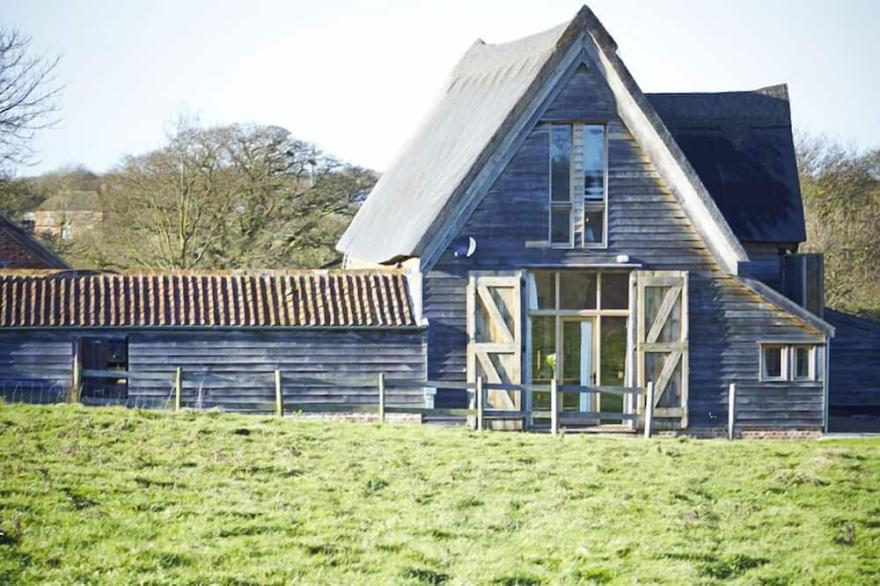 Alfred's Barn Sleeps Up To 8 In 4 Bedrooms