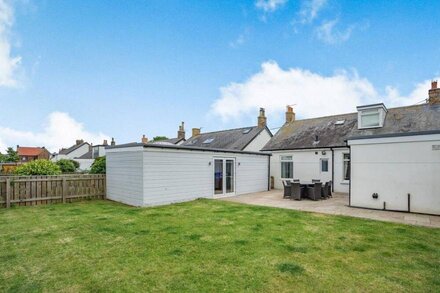 4 bedroom accommodation in Seahouses