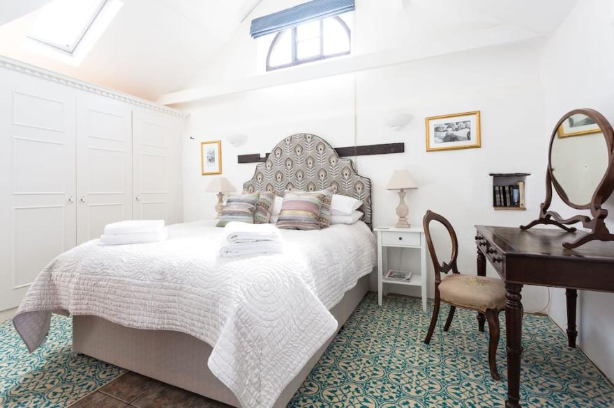 The Old Stables is a self contained detached 2 bedroom cottage.