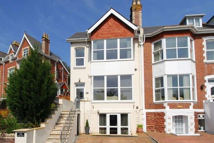 2 bedroom accommodation in Paignton