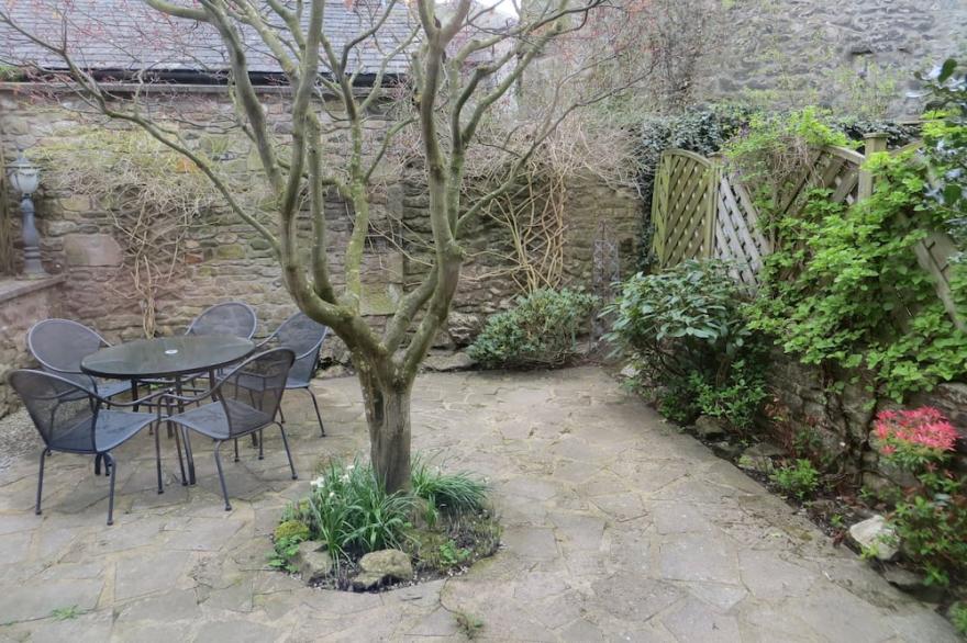Jasmine Cottage in the heart of fabulous Kirkby Lonsdale,  with private parking!