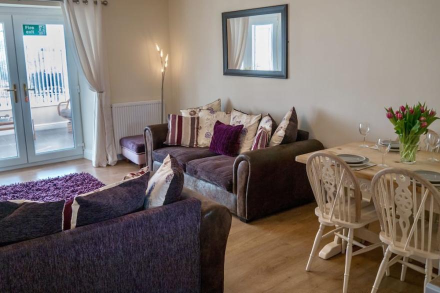 Ervine Cottage - 3 bedroom country cottage with rural views and private hot tub.