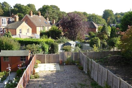 Bright, sunny, 1-bedroomed apartment on the High Street