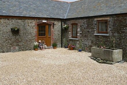 The Olde Byre, Creathorne Farm Cottage