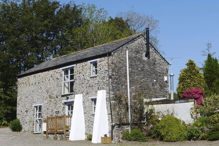 Self Catering Rural Farm Cottage + Heated Pool Cornwall | Godrevy Barn